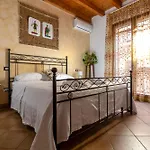 Tri Re E 'na Regina Konukevi 4*