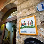 Tri Re E 'na Regina Konukevi 4*