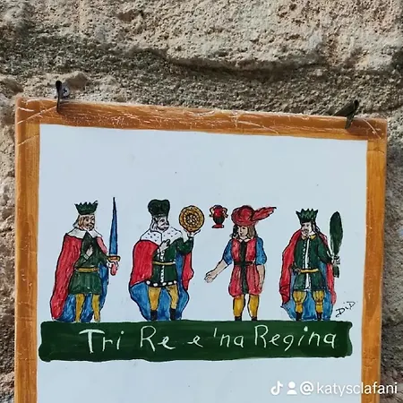 Tri Re E 'na Regina بيت ضيافة 4*