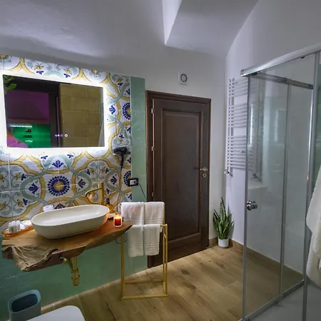 Tri Re E 'na Regina 招待所 4*