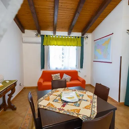 Tri Re E 'na Regina 招待所 奇尼斯