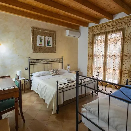 Tri Re E 'na Regina 奇尼斯