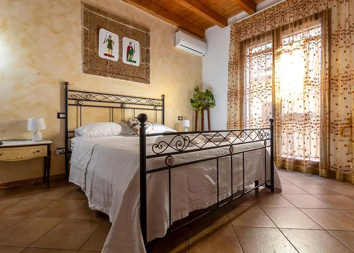 Tri Re E 'na Regina Pensión 4*