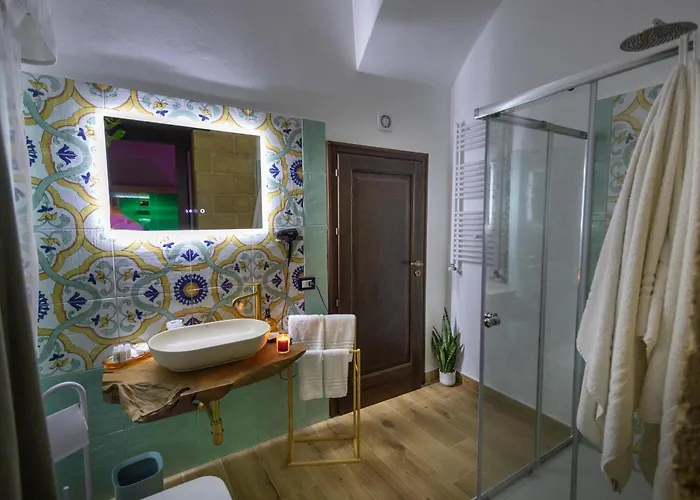 Tri Re E 'na Regina Pensión 4*