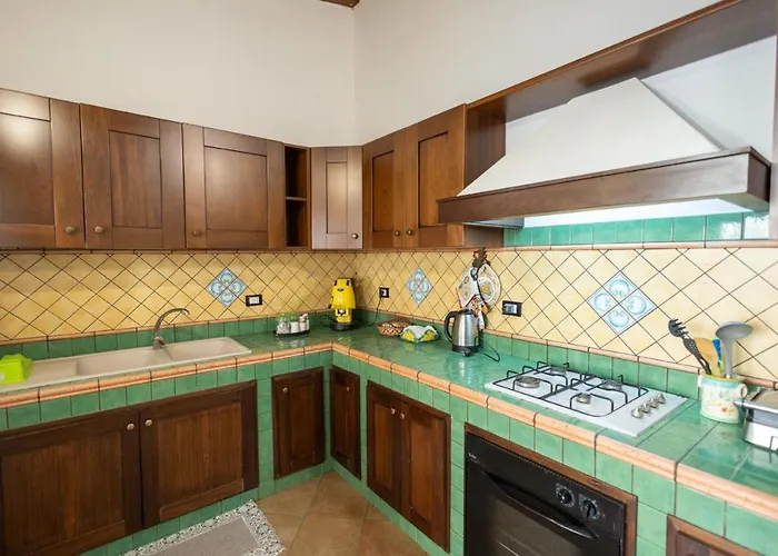 Tri Re E 'na Regina 4* Cinisi